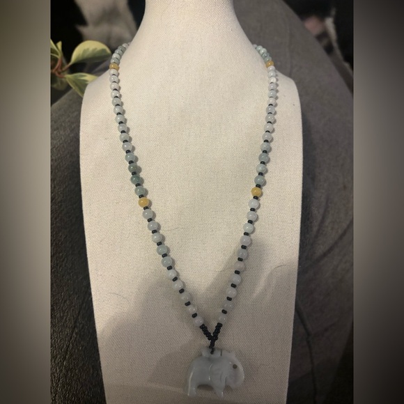 Jade Beaded Necklace with Jade Elephant Carved Pendant - Picture 5 of 8